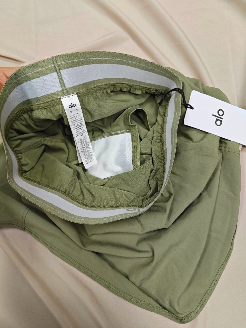 NWT ALO Yoga Match Point Tennis Skirt Dune Grass Built-In Shorts 😍❤ - Picture 4 of 7